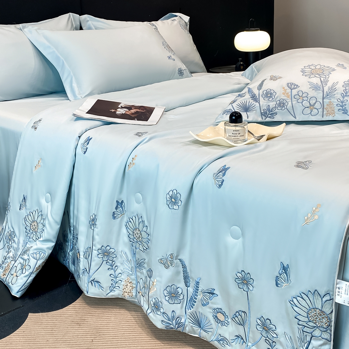 91家纺网 家纺一手货源 找家纺 新方向 2026新款刺绣A类20%蚕丝天丝棉夏被夏凉被空调被四件套-向阳而生 向阳而生-微光蓝