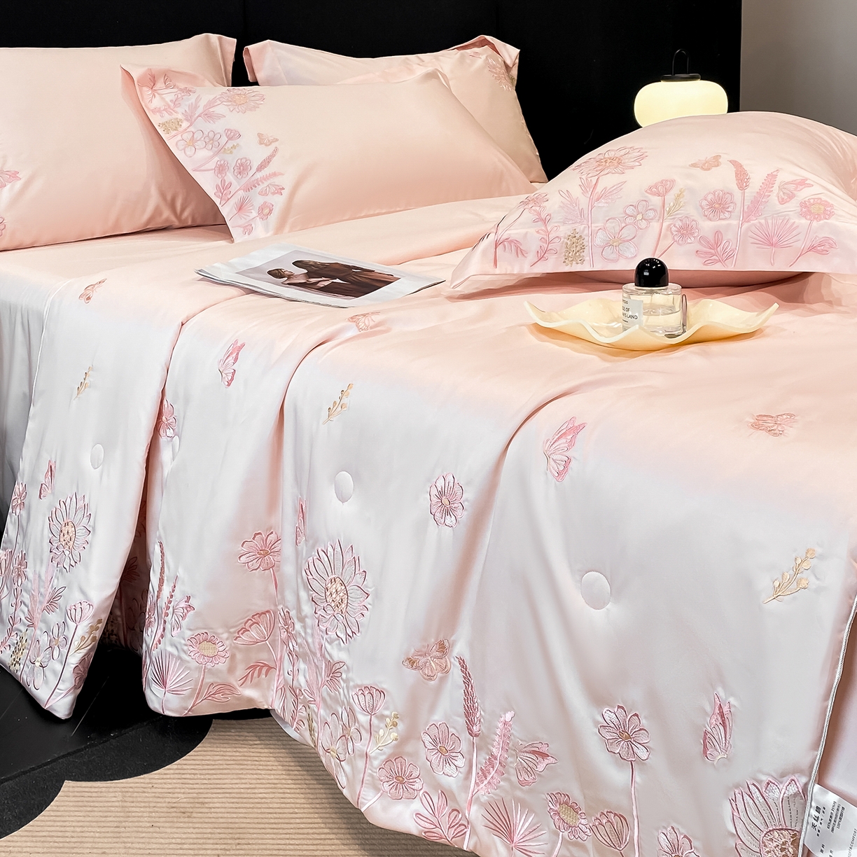 91家纺网 家纺一手货源 找家纺 新方向 2026新款刺绣A类20%蚕丝天丝棉夏被夏凉被空调被四件套-向阳而生 向阳而生-山茶粉