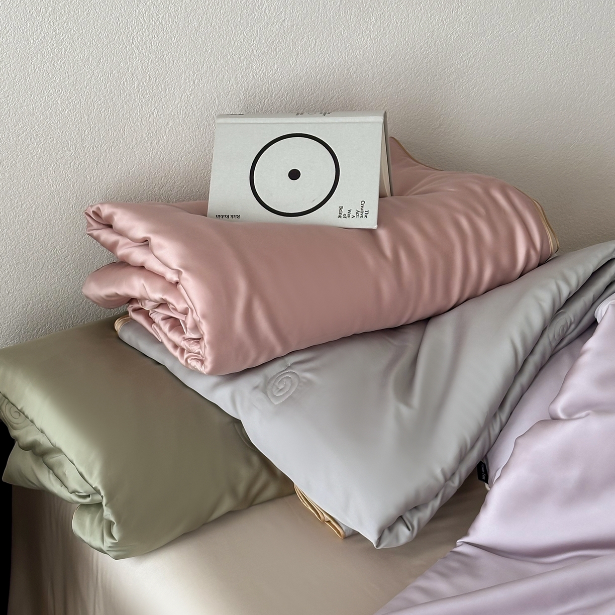 91家纺网 家纺一手货源 找家纺 （总）花时间 2026春夏新款天丝素色夏凉被夏被空调被四件套