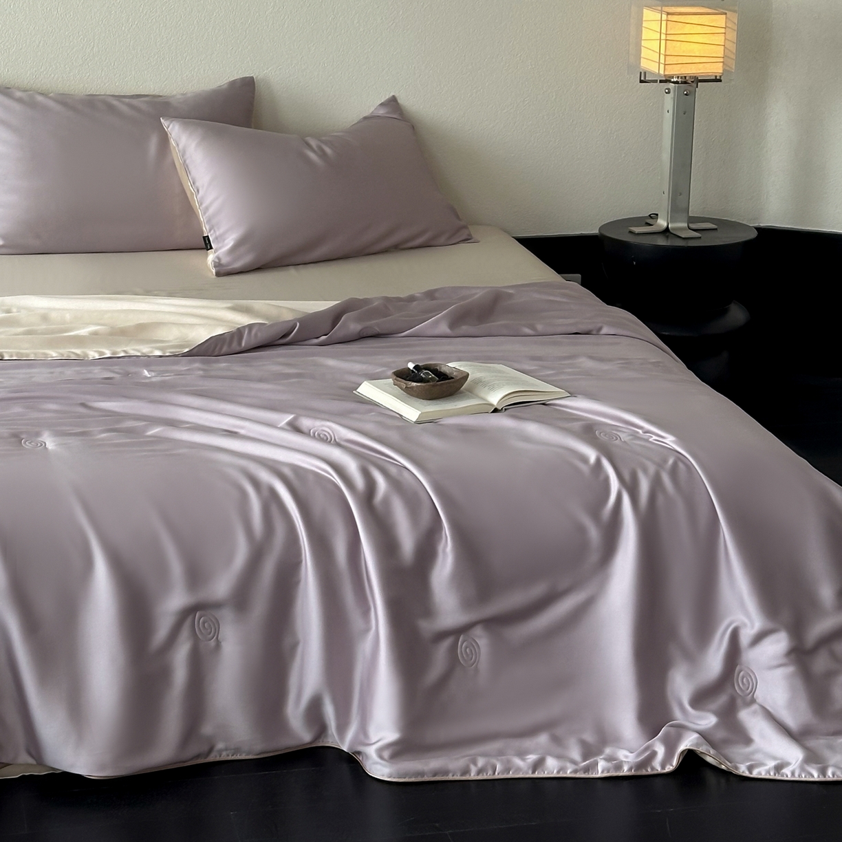 91家纺网 家纺一手货源 找家纺 花时间 2026春夏新款天丝素色夏凉被夏被空调被四件套 霞紫色