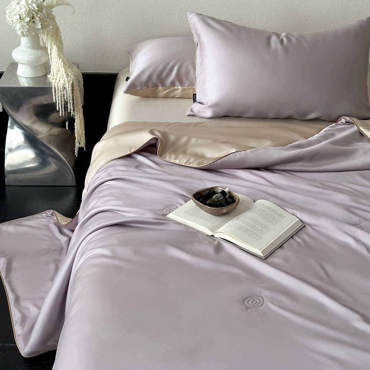 91家纺网 家纺一手货源 找家纺 花时间 2026春夏新款天丝素色夏凉被夏被空调被四件套 霞紫色