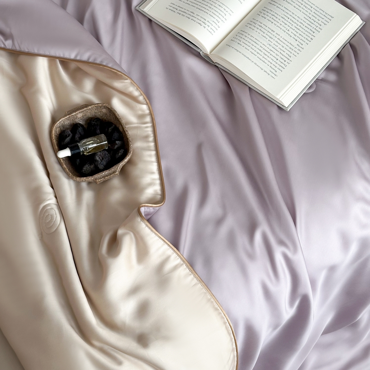 91家纺网 家纺一手货源 找家纺 花时间 2026春夏新款天丝素色夏凉被夏被空调被四件套 霞紫色