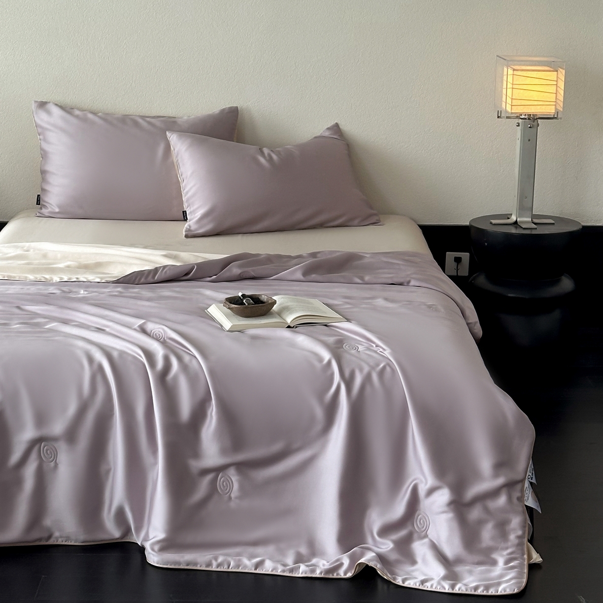 91家纺网 家纺一手货源 找家纺 花时间 2026春夏新款天丝素色夏凉被夏被空调被四件套 霞紫色