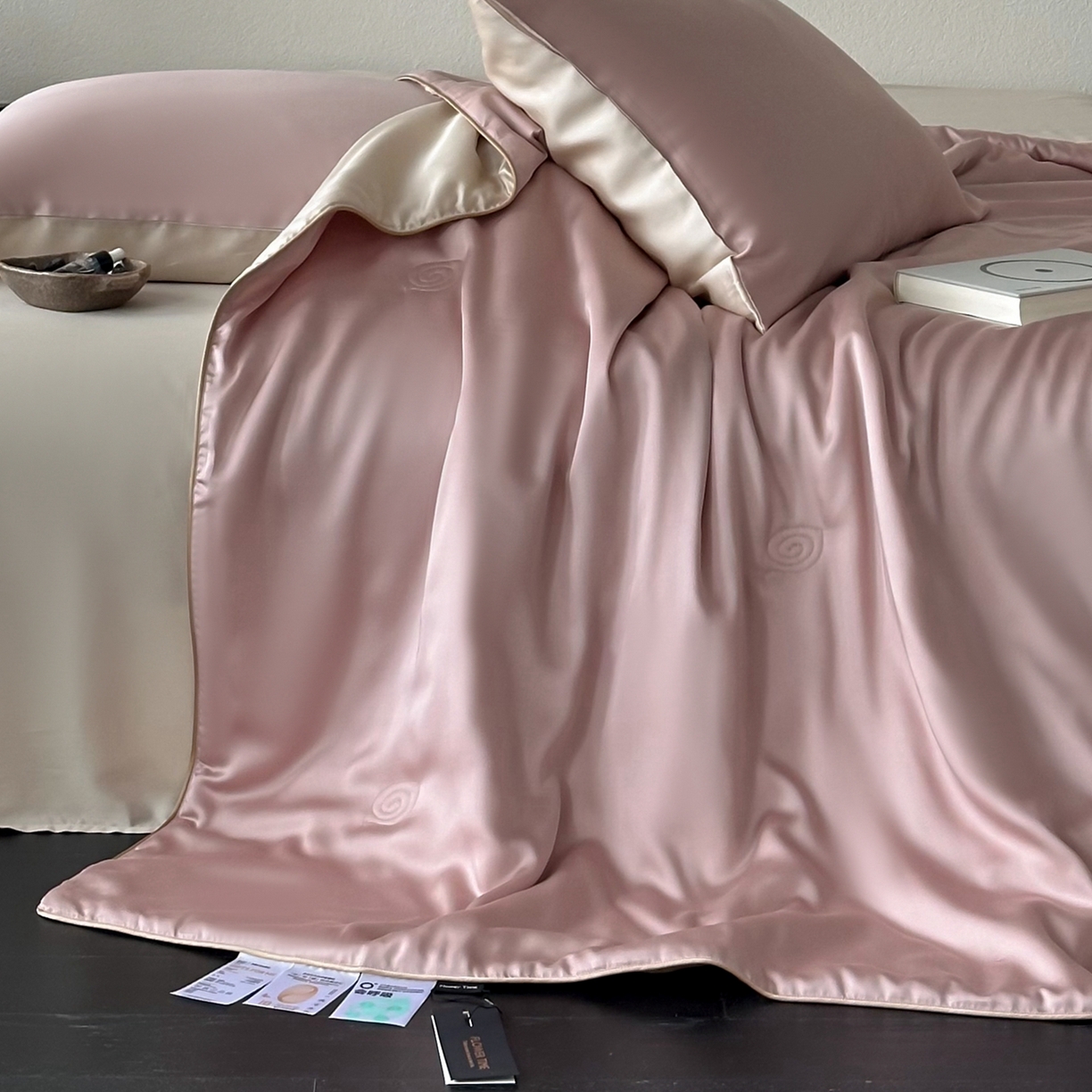 91家纺网 家纺一手货源 找家纺 花时间 2026春夏新款天丝素色夏凉被夏被空调被四件套 烟粉色