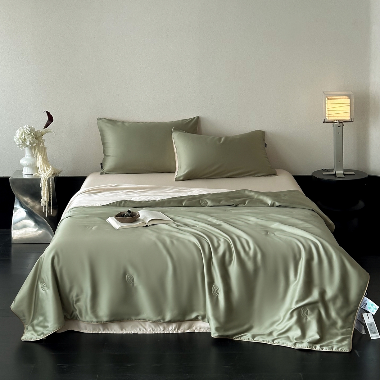 91家纺网 家纺一手货源 找家纺 花时间 2026春夏新款天丝素色夏凉被夏被空调被四件套 牛油果