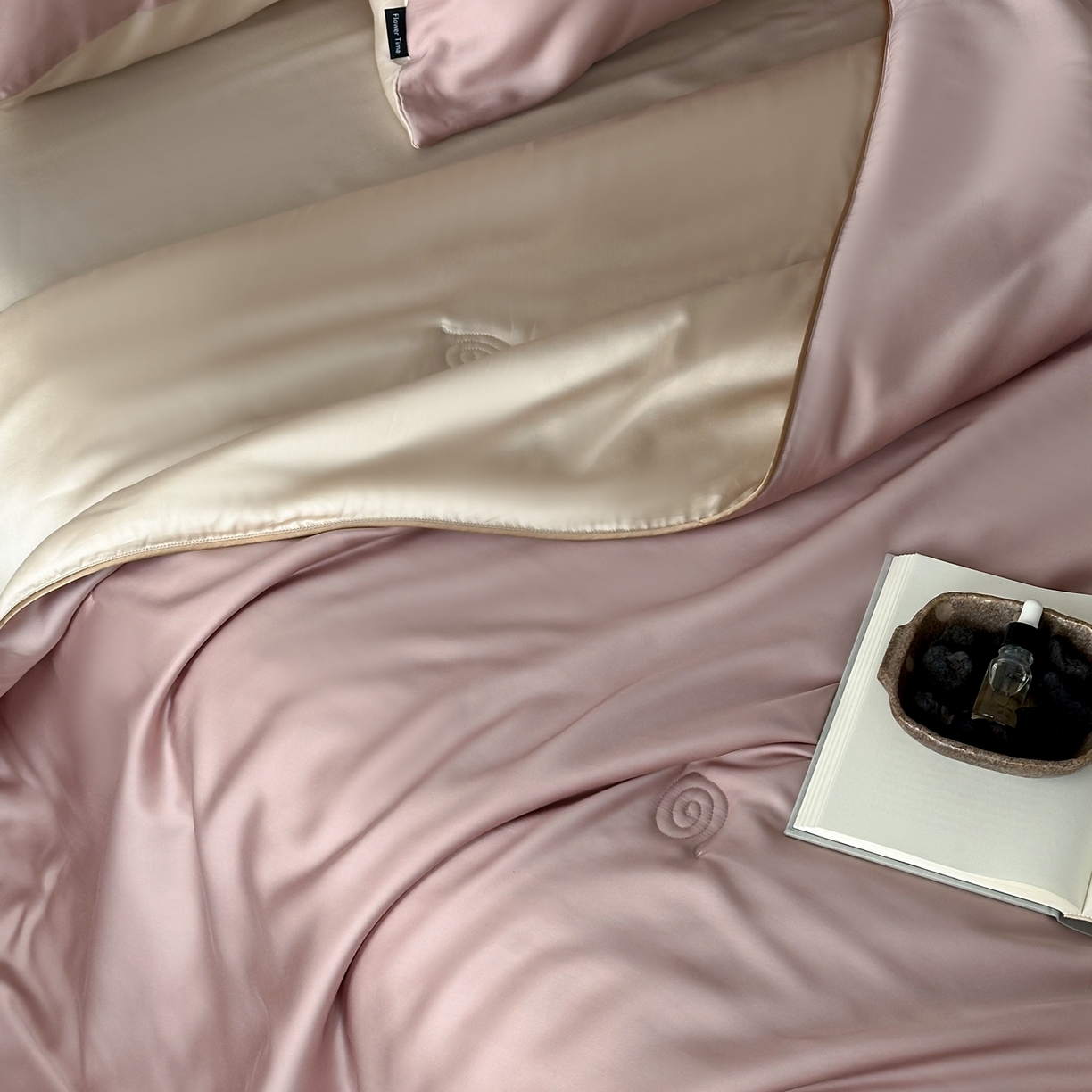 91家纺网 家纺一手货源 找家纺 花时间 2026春夏新款天丝素色夏凉被夏被空调被四件套 烟粉色