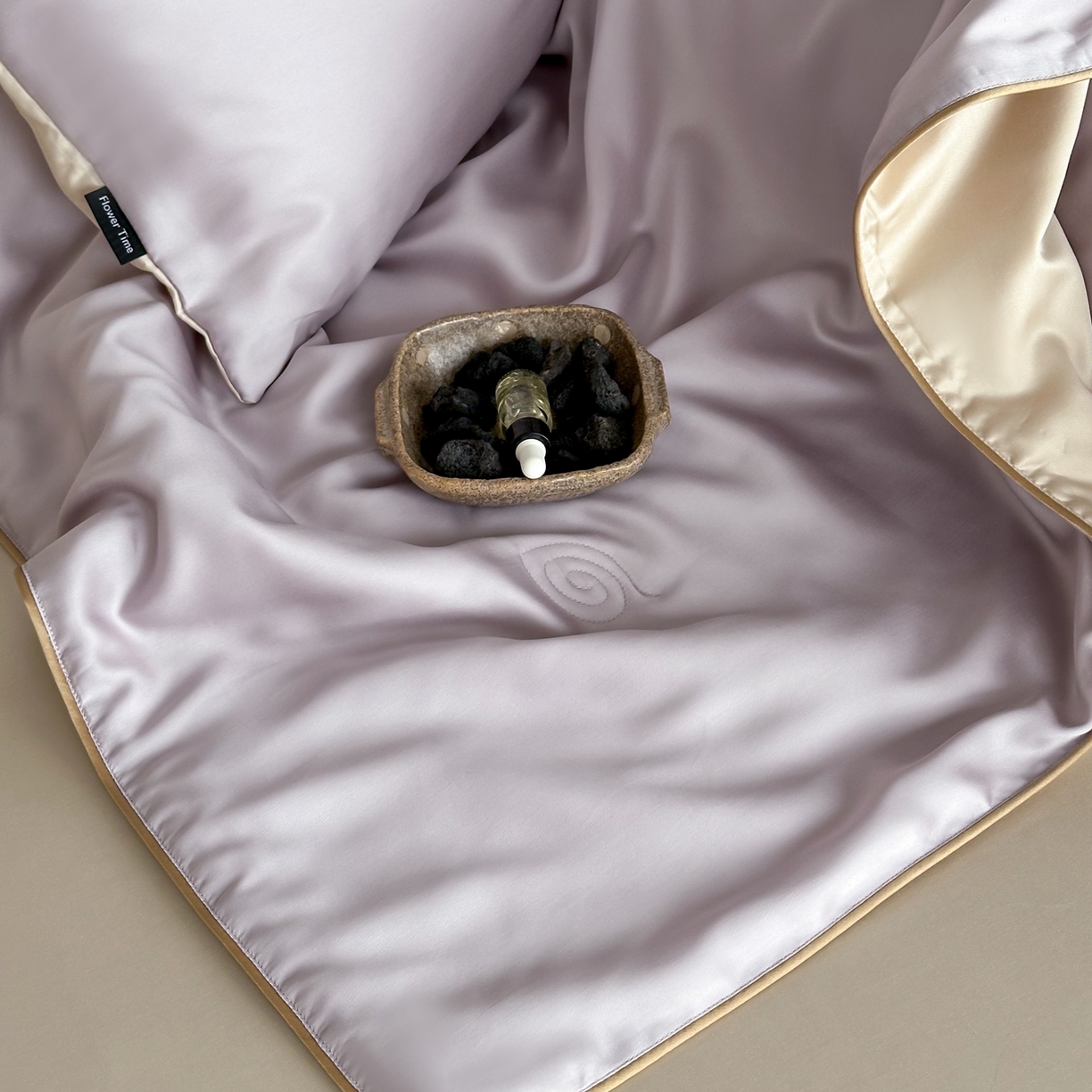 91家纺网 家纺一手货源 找家纺 花时间 2026春夏新款天丝素色夏凉被夏被空调被四件套 霞紫色