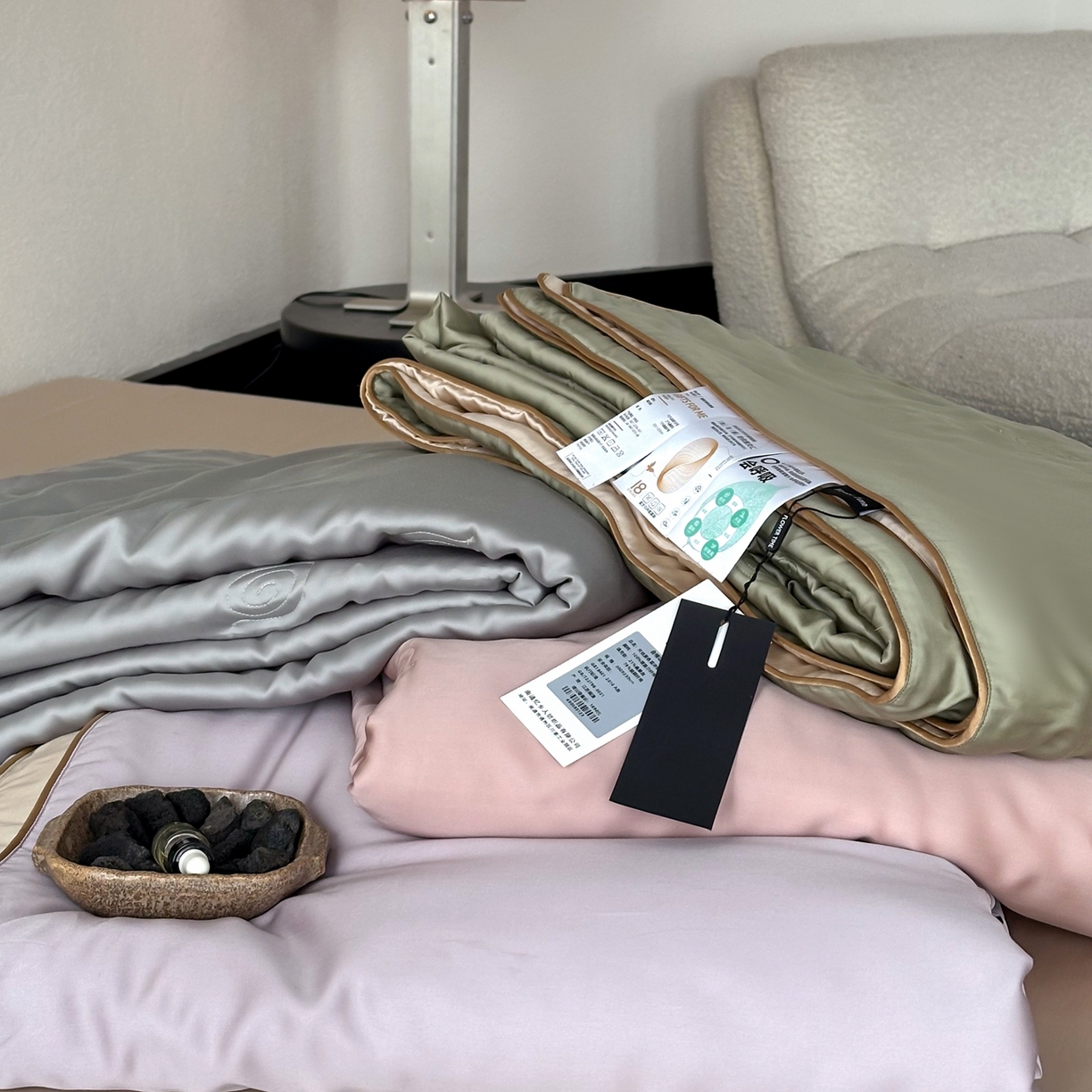 91家纺网 家纺一手货源 找家纺 花时间 2026春夏新款天丝素色夏凉被夏被空调被四件套 组合图仅供展示不可下单