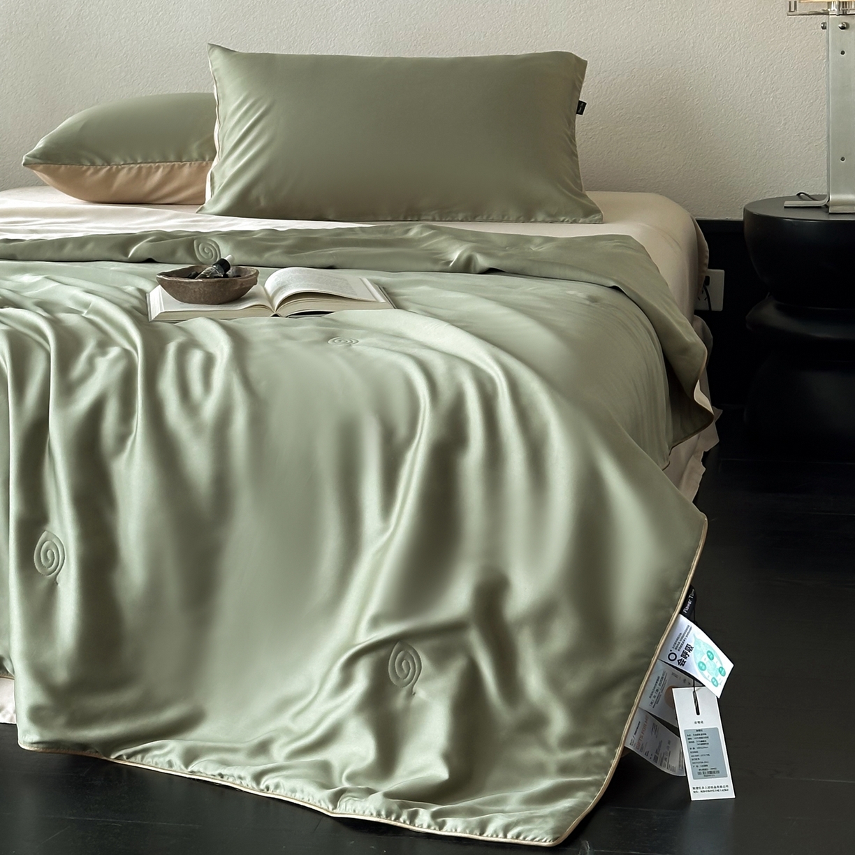 91家纺网 家纺一手货源 找家纺 花时间 2026春夏新款天丝素色夏凉被夏被空调被四件套 牛油果