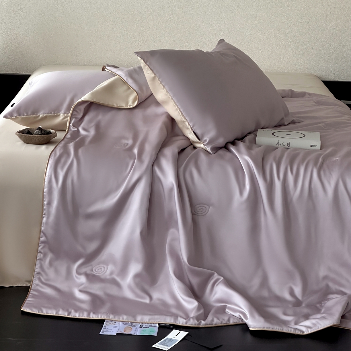 91家纺网 家纺一手货源 找家纺 花时间 2026春夏新款天丝素色夏凉被夏被空调被四件套 霞紫色