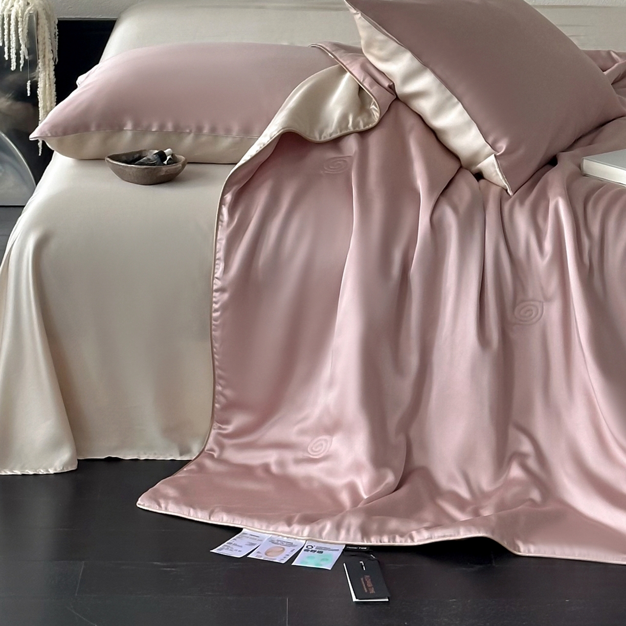 91家纺网 家纺一手货源 找家纺 花时间 2026春夏新款天丝素色夏凉被夏被空调被四件套 烟粉色