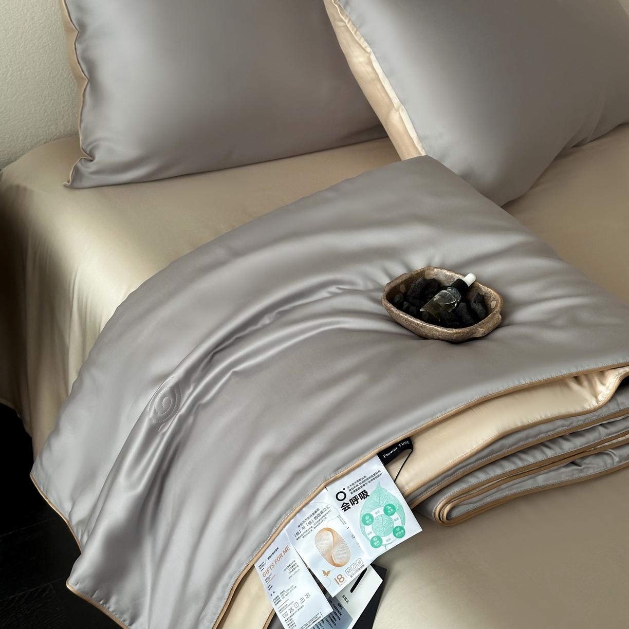 91家纺网 家纺一手货源 找家纺 花时间 2026春夏新款天丝素色夏凉被夏被空调被四件套 月银灰