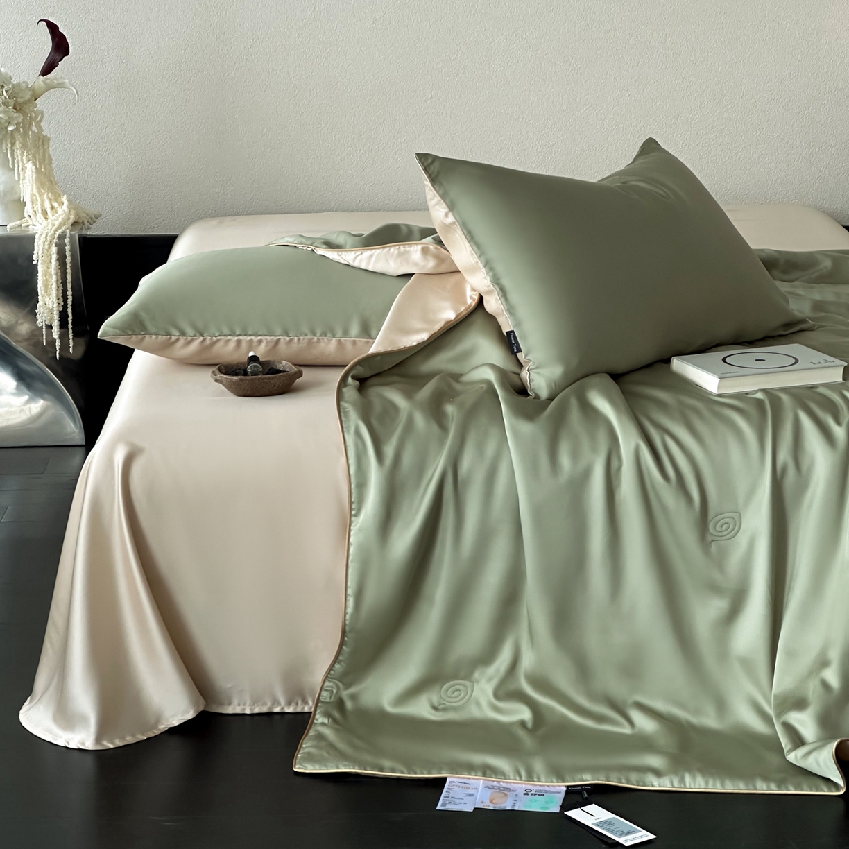 91家纺网 家纺一手货源 找家纺 花时间 2026春夏新款天丝素色夏凉被夏被空调被四件套 牛油果