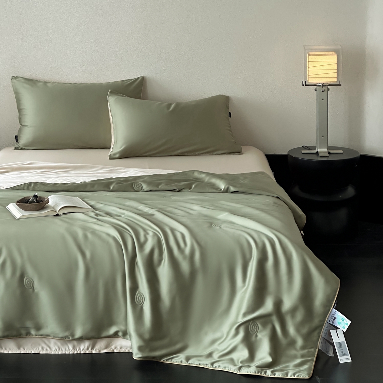 91家纺网 家纺一手货源 找家纺 花时间 2026春夏新款天丝素色夏凉被夏被空调被四件套 牛油果