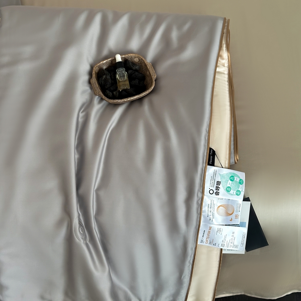 91家纺网 家纺一手货源 找家纺 花时间 2026春夏新款天丝素色夏凉被夏被空调被四件套 月银灰