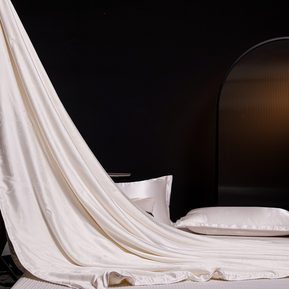 91家纺网 家纺一手货源 找家纺 合欢（原天一阁） 2026春夏新款60支贡缎提花竹棉100%蚕丝夏被春秋被 珍珠白