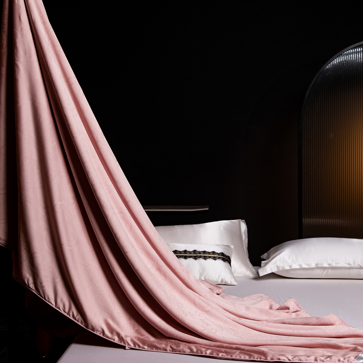 91家纺网 家纺一手货源 找家纺 合欢（原天一阁） 2026春夏新款60支贡缎提花竹棉100%蚕丝夏被春秋被 豆沙