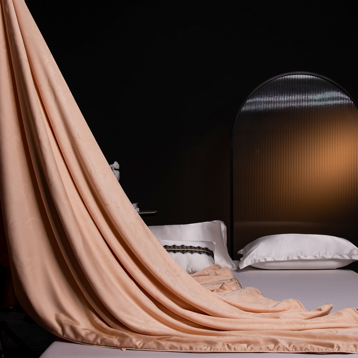 91家纺网 家纺一手货源 找家纺 合欢（原天一阁） 2026春夏新款60支贡缎提花竹棉100%蚕丝夏被春秋被 香槟金