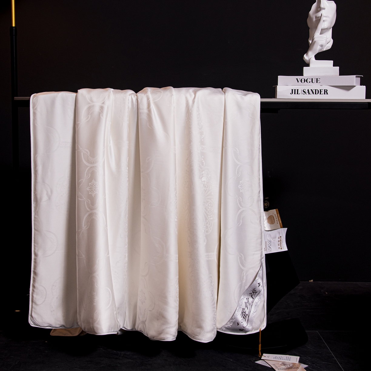 91家纺网 家纺一手货源 找家纺 合欢（原天一阁） 2026春夏新款60支贡缎提花竹棉100%蚕丝夏被春秋被 珍珠白