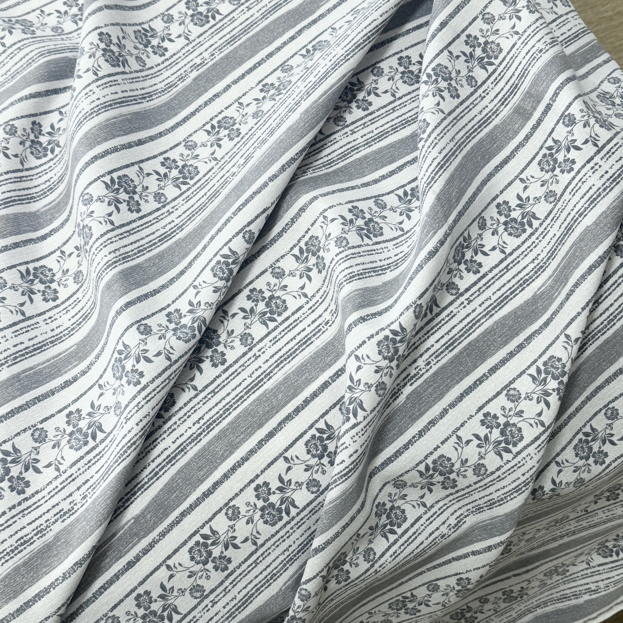 91家纺网 家纺一手货源 找家纺 一隅花田 2026新款竹感纤维双经双纬高密度四季软布席全棉花边款老粗布 春野