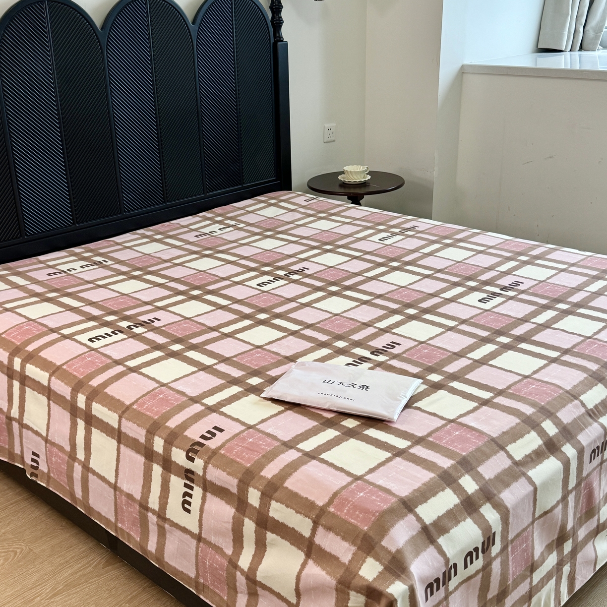 91家纺网 家纺一手货源 找家纺 一隅花田 2026新款竹感纤维双经双纬高密度四季软布席全棉花边款老粗布 粉棕慕斯