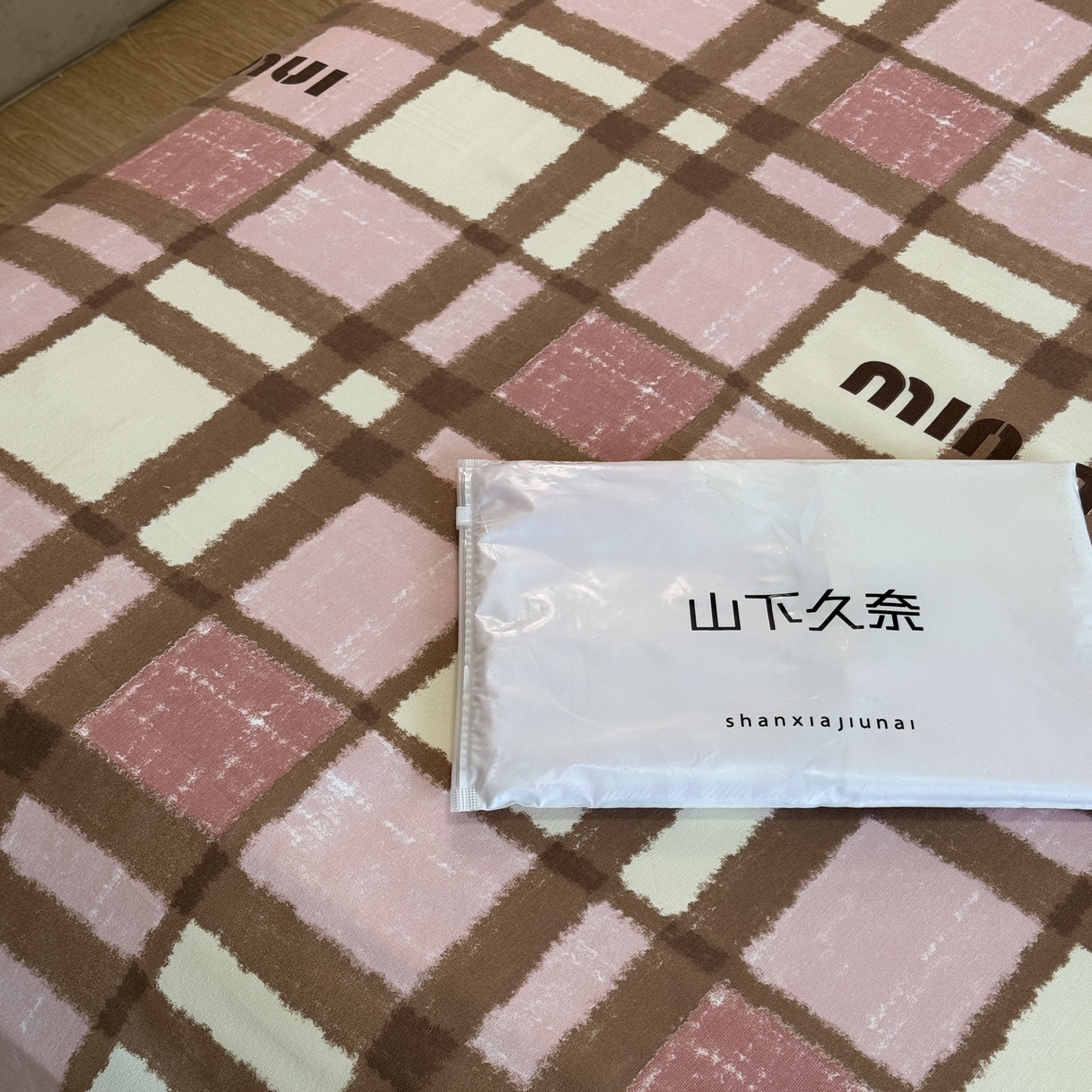 91家纺网 家纺一手货源 找家纺 一隅花田 2026新款竹感纤维双经双纬高密度四季软布席全棉花边款老粗布 粉棕慕斯