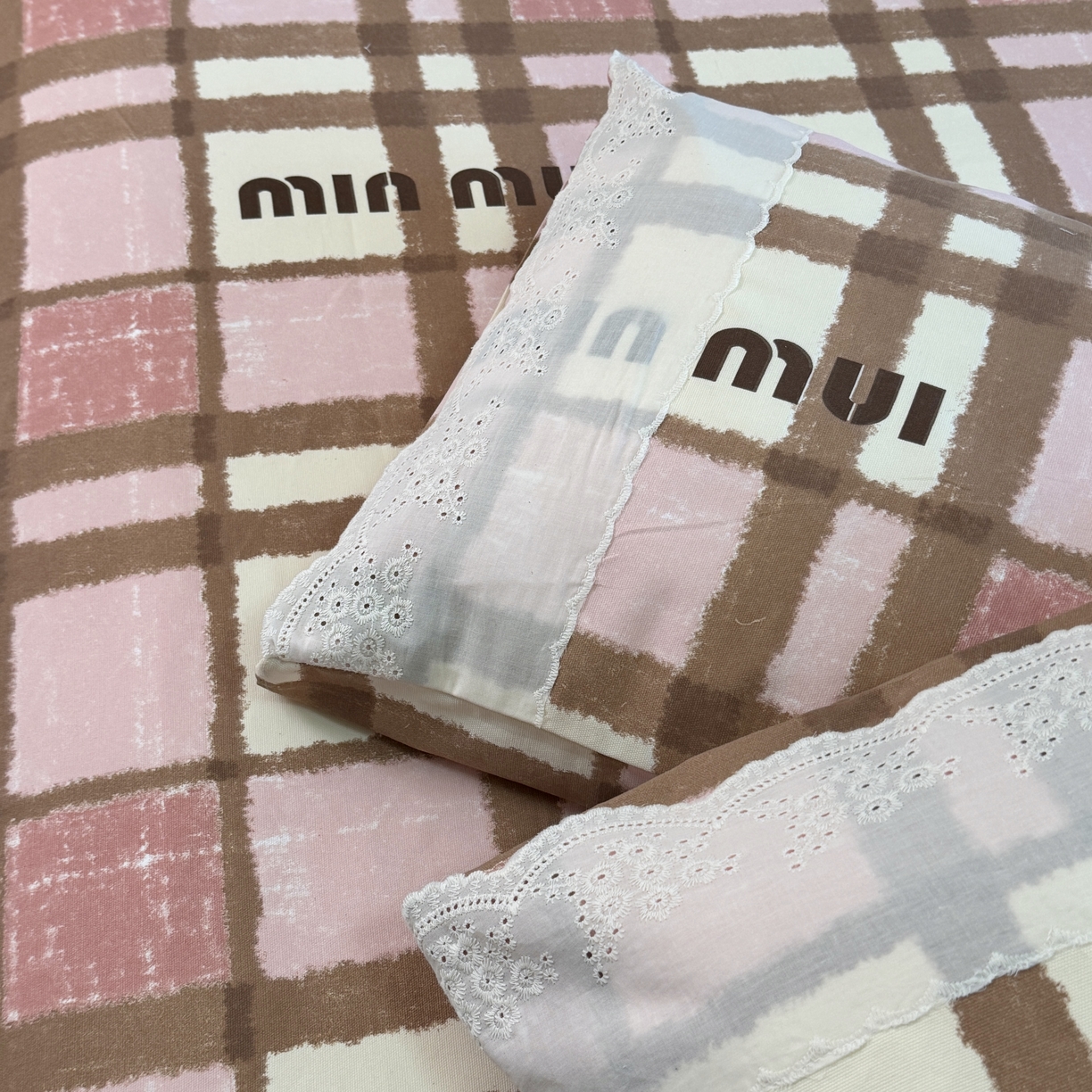 91家纺网 家纺一手货源 找家纺 一隅花田 2026新款竹感纤维双经双纬高密度四季软布席全棉花边款老粗布 粉棕慕斯