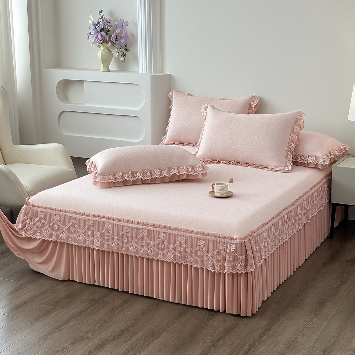 91家纺网 家纺一手货源 找家纺 金艾草 2026新款PE高分子凉豆豆小冰皮凉感花边床裙席子凉席三件套 豆豆床裙-粉色