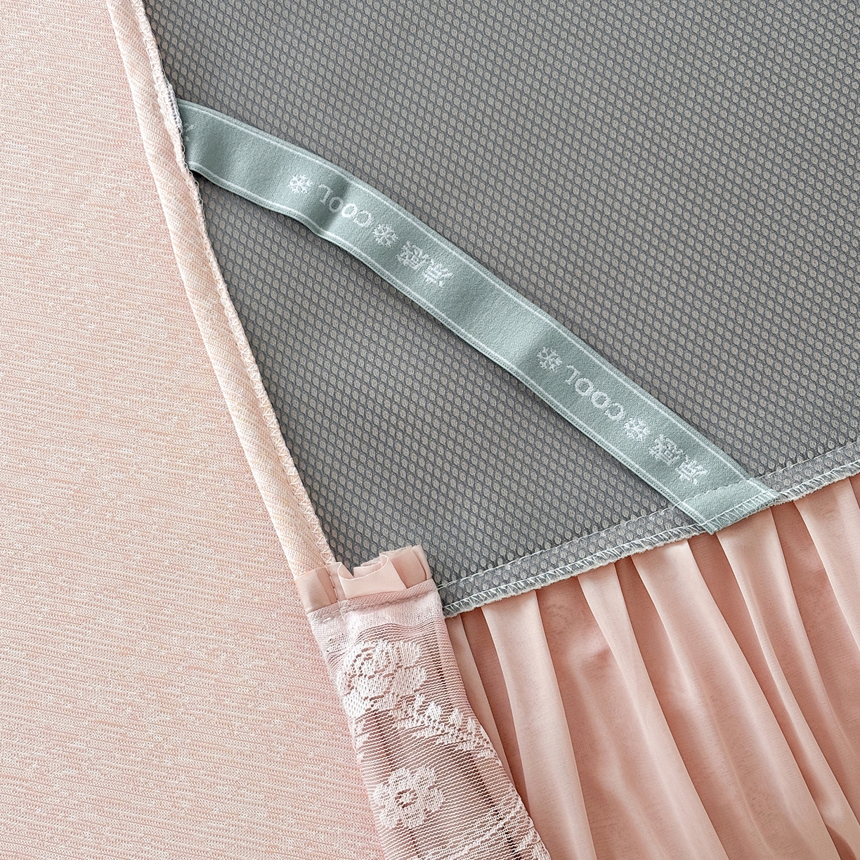 91家纺网 家纺一手货源 找家纺 金艾草 2026新款PE高分子凉豆豆小冰皮凉感花边床裙席子凉席三件套 豆豆床裙-粉色