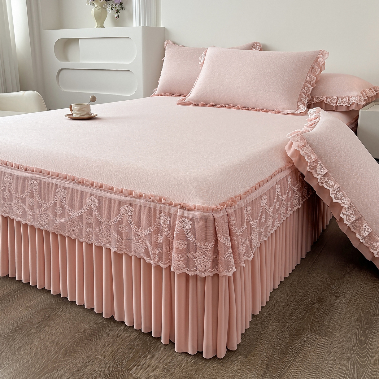 91家纺网 家纺一手货源 找家纺 金艾草 2026新款PE高分子凉豆豆小冰皮凉感花边床裙席子凉席三件套 豆豆床裙-粉色