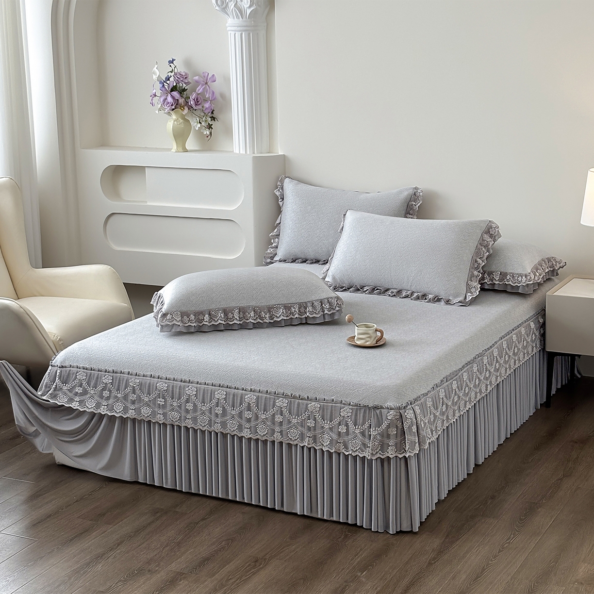 91家纺网 家纺一手货源 找家纺 金艾草 2026新款PE高分子凉豆豆小冰皮凉感花边床裙席子凉席三件套 豆豆床裙-灰色