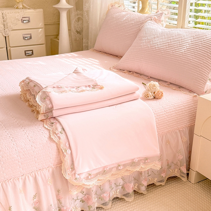 91家纺网 家纺一手货源 找家纺 苏米娜家纺2025春夏新品韩版甜美公主风超柔水洗棉床盖四件套刺绣针织棉双层纱纯棉棉麻全棉少女心夹棉床裙款夏被款床盖 花夕-婴儿蓝