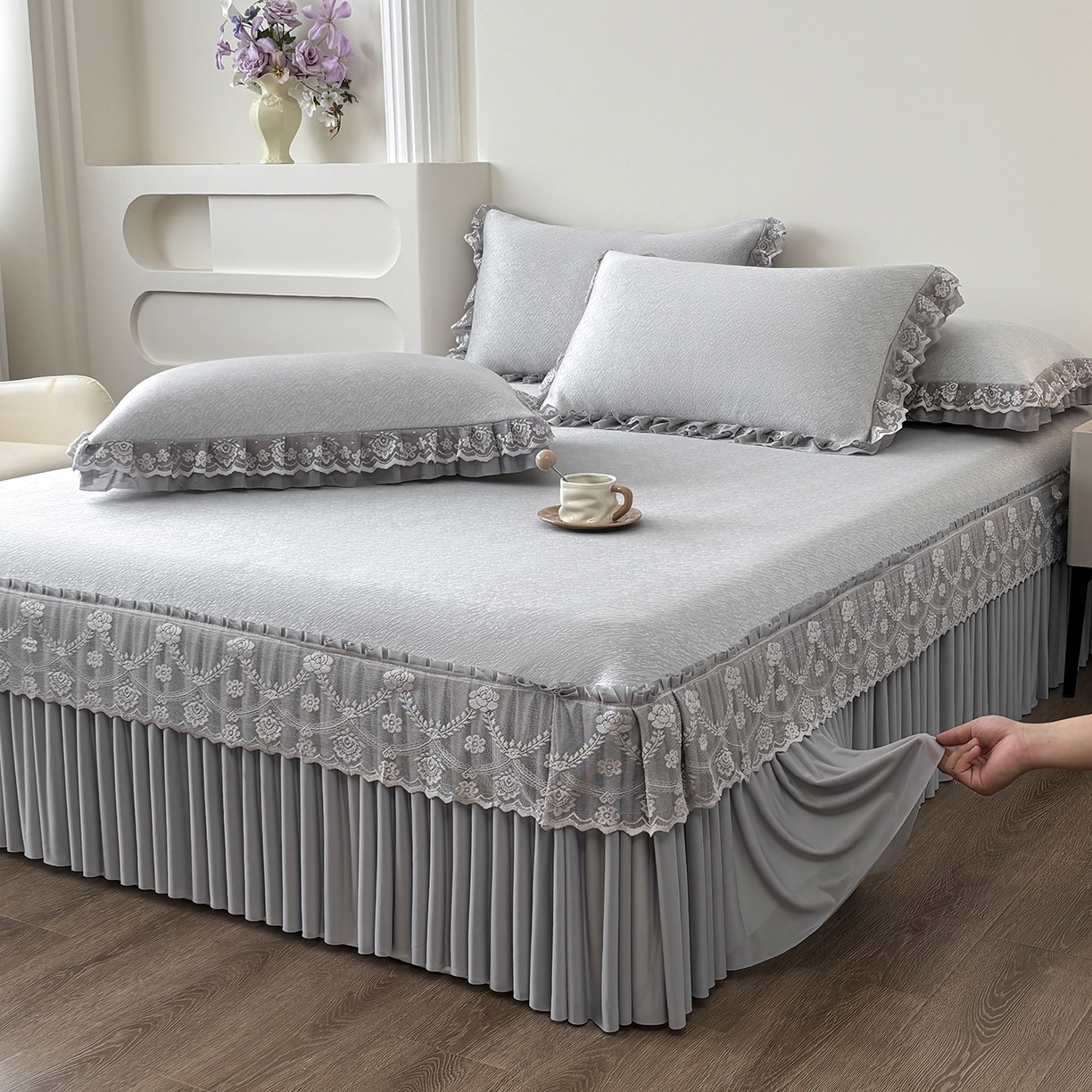 91家纺网 家纺一手货源 找家纺 金艾草 2026新款PE高分子凉豆豆小冰皮凉感花边床裙席子凉席三件套 豆豆床裙-灰色