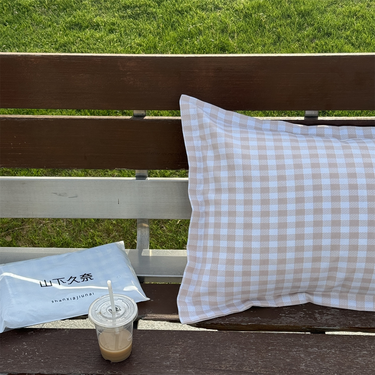 91家纺网 家纺一手货源 找家纺 一隅花田 2026新款竹感纤维格子物语枕套 格子物语·咖