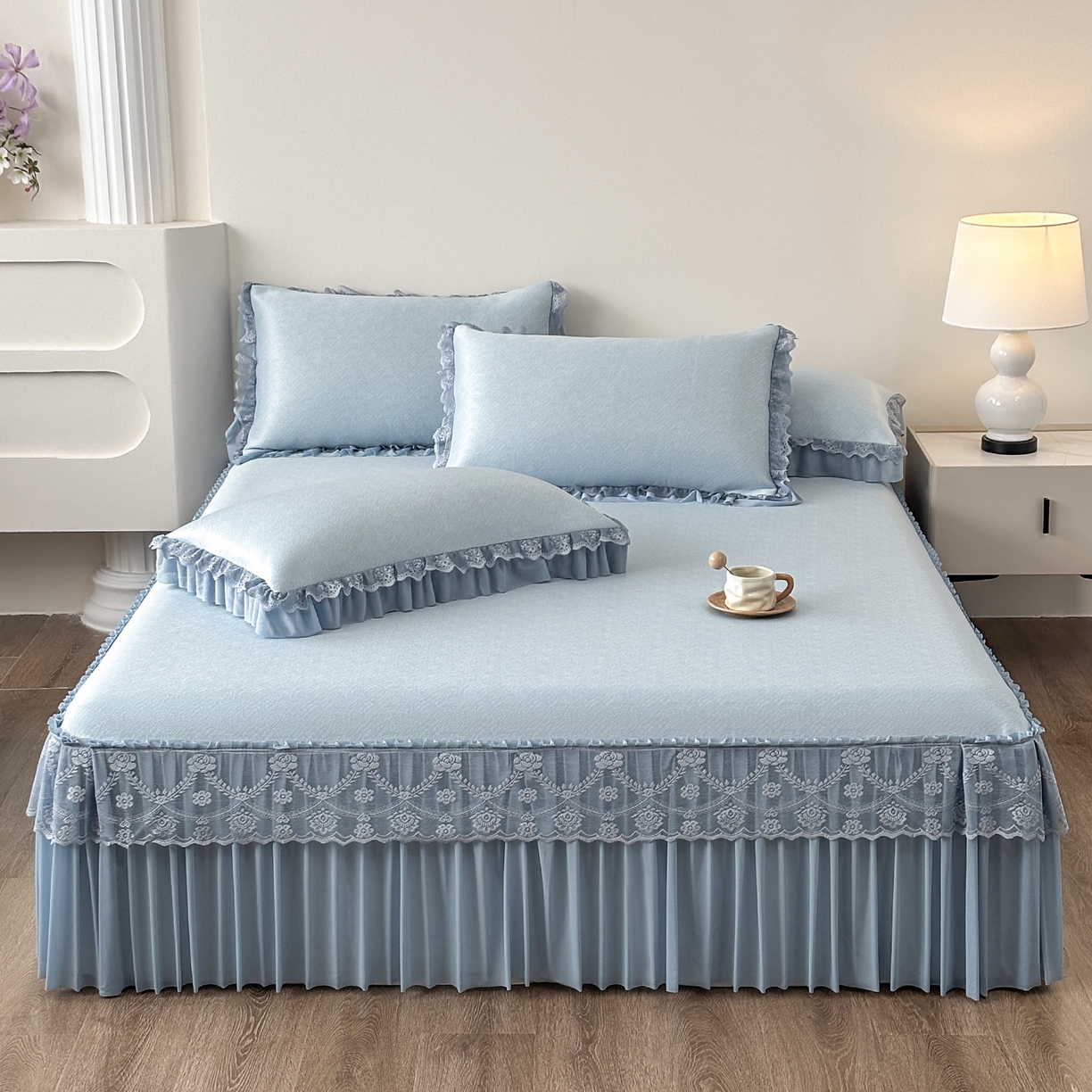 91家纺网 家纺一手货源 找家纺 金艾草 2026新款PE高分子凉豆豆小冰皮凉感花边床裙席子凉席三件套 豆豆床裙-浅蓝