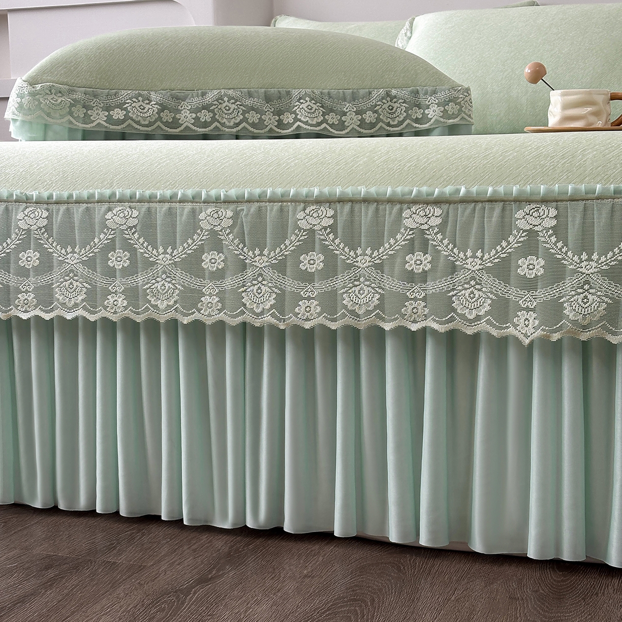 91家纺网 家纺一手货源 找家纺 金艾草 2026新款PE高分子凉豆豆小冰皮凉感花边床裙席子凉席三件套 豆豆床裙-浅绿