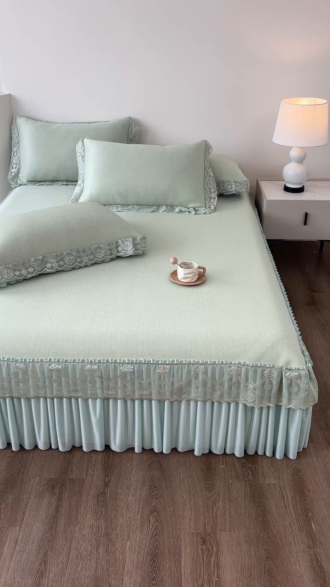 91家纺网 家纺一手货源 找家纺 金艾草 2026新款PE高分子凉豆豆小冰皮凉感花边床裙席子凉席三件套 豆豆床裙-浅绿