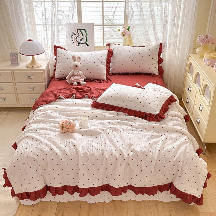91家纺网 家纺一手货源 找家纺 韩约家纺 2026春夏新款韩式花边泡芙棉床单款夏被夏凉被空调被四件套 波点红