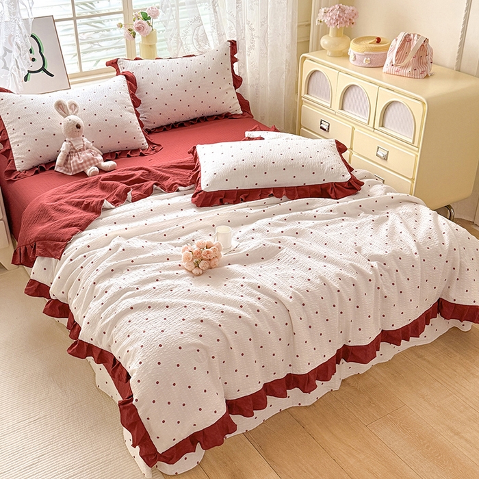 91家纺网 家纺一手货源 找家纺 韩约家纺 2026春夏新款韩式花边泡芙棉床单款夏被夏凉被空调被四件套 波点红