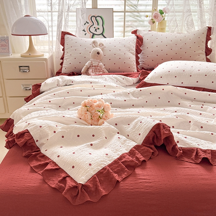 91家纺网 家纺一手货源 找家纺 韩约家纺 2026春夏新款韩式花边泡芙棉床单款夏被夏凉被空调被四件套 波点红
