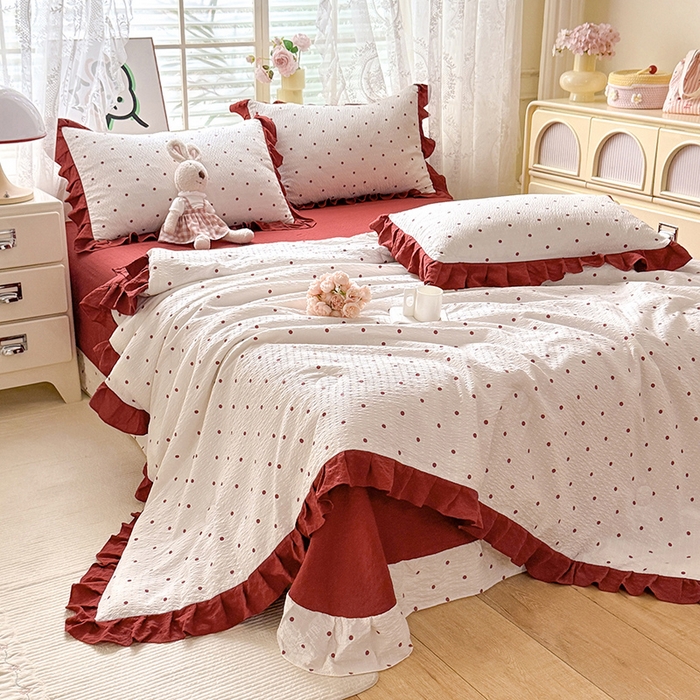 91家纺网 家纺一手货源 找家纺 韩约家纺 2026春夏新款韩式花边泡芙棉床单款夏被夏凉被空调被四件套 波点红