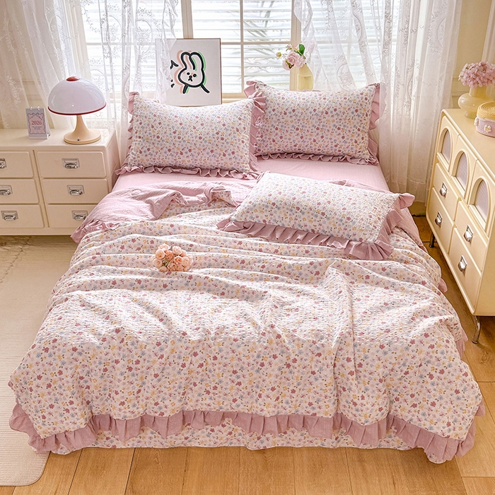 91家纺网 家纺一手货源 找家纺 韩约家纺 2026春夏新款韩式花边泡芙棉床单款夏被夏凉被空调被四件套 花春城