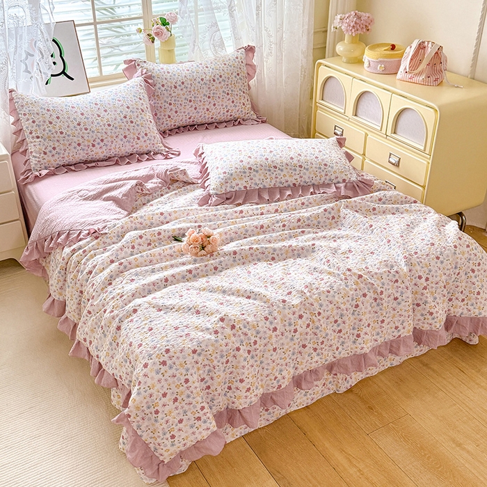 91家纺网 家纺一手货源 找家纺 韩约家纺 2026春夏新款韩式花边泡芙棉床单款夏被夏凉被空调被四件套 花春城