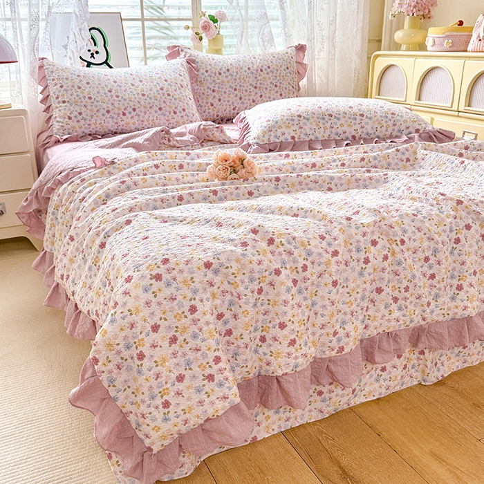 91家纺网 家纺一手货源 找家纺 韩约家纺 2026春夏新款韩式花边泡芙棉床单款夏被夏凉被空调被四件套 花春城