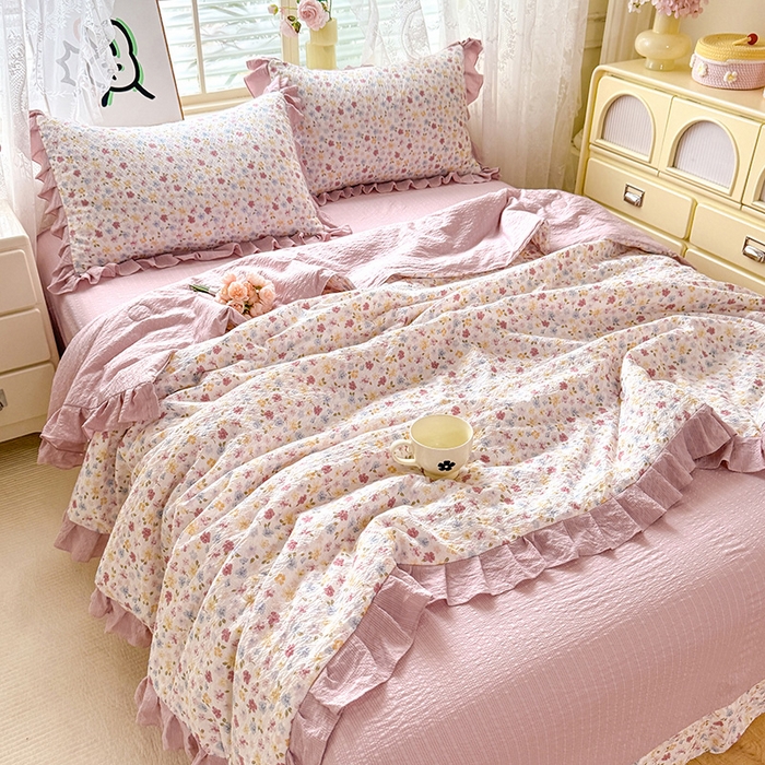 91家纺网 家纺一手货源 找家纺 韩约家纺 2026春夏新款韩式花边泡芙棉床单款夏被夏凉被空调被四件套 花春城