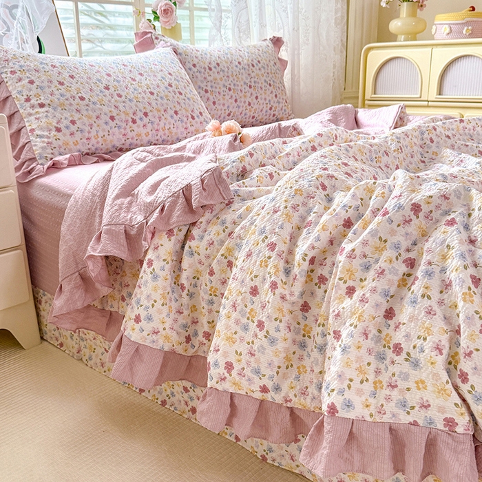 91家纺网 家纺一手货源 找家纺 韩约家纺 2026春夏新款韩式花边泡芙棉床单款夏被夏凉被空调被四件套 花春城