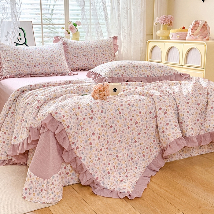 91家纺网 家纺一手货源 找家纺 韩约家纺 2026春夏新款韩式花边泡芙棉床单款夏被夏凉被空调被四件套 花春城