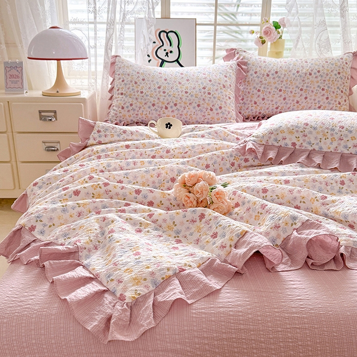 91家纺网 家纺一手货源 找家纺 韩约家纺 2026春夏新款韩式花边泡芙棉床单款夏被夏凉被空调被四件套 花春城