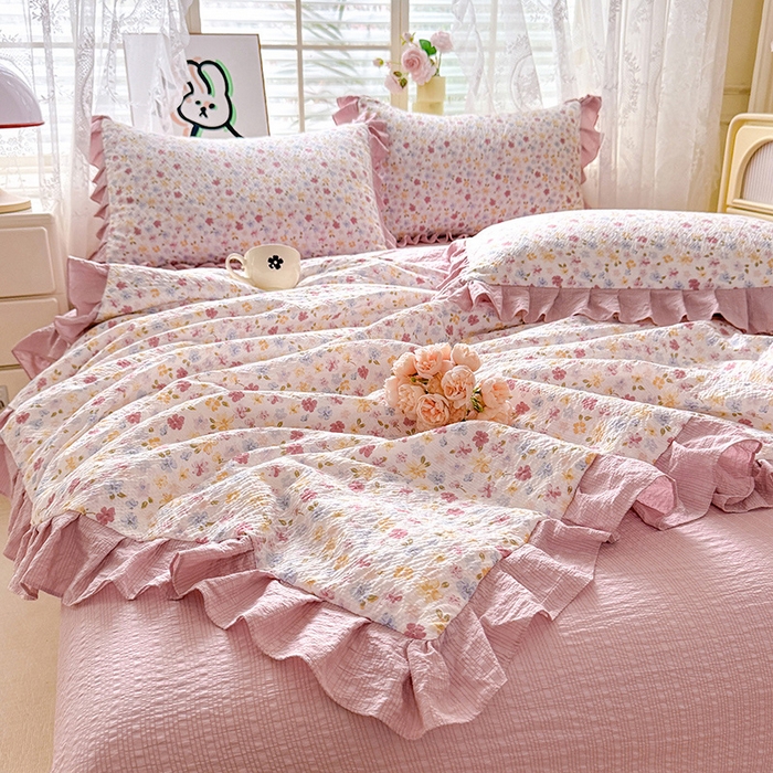 91家纺网 家纺一手货源 找家纺 韩约家纺 2026春夏新款韩式花边泡芙棉床单款夏被夏凉被空调被四件套 花春城