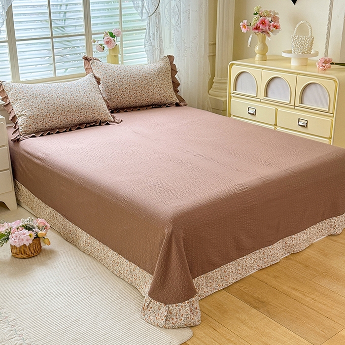 91家纺网 家纺一手货源 找家纺 韩约家纺 2026春夏新款韩式花边泡芙棉床单款夏被夏凉被空调被四件套 苏糖咖